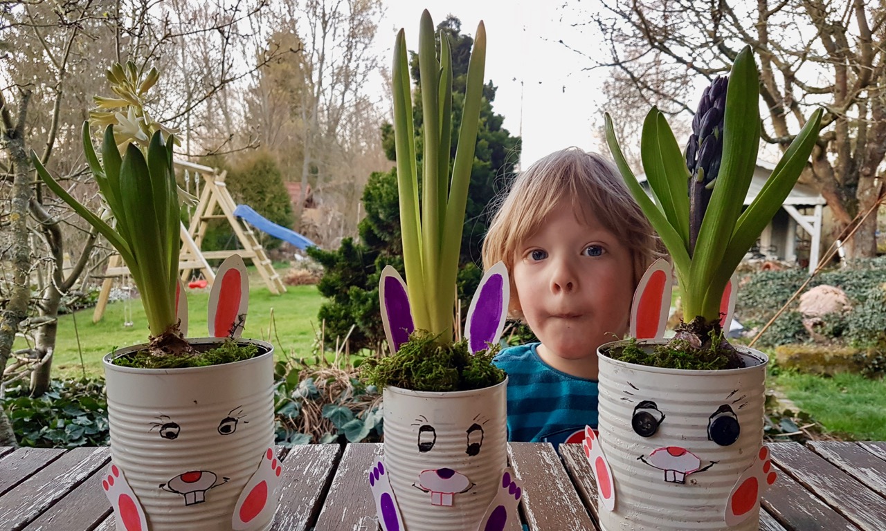 Erste Kunstwerke aus der Aktion „Kindern basteln für Senioren“. | Foto: Caritas
