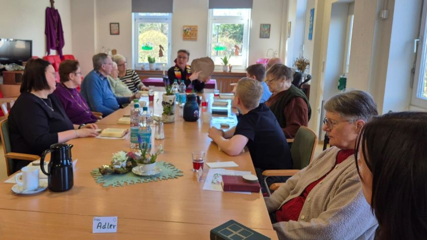 Während der Fastenzeit besuchte Propst Thomas Berkefeld die Caritas-Tagespflege Duderstadt. | Foto: Caritas
