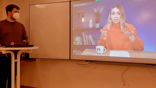 Jannik Bolmer leitet als Referent durch die Veranstaltung im LWH. | Foto: Wilhelmi / KEB