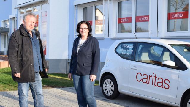 Gerd Hegerkamp und Manuela Kunze, Caritas-Geschäftsbereichsleitung „Altenhilfe und Pflege“, haben den Umzug in die Außenstelle der Sozialstation an der Industriestraße 26 organisiert. | Foto: Broermann / cps