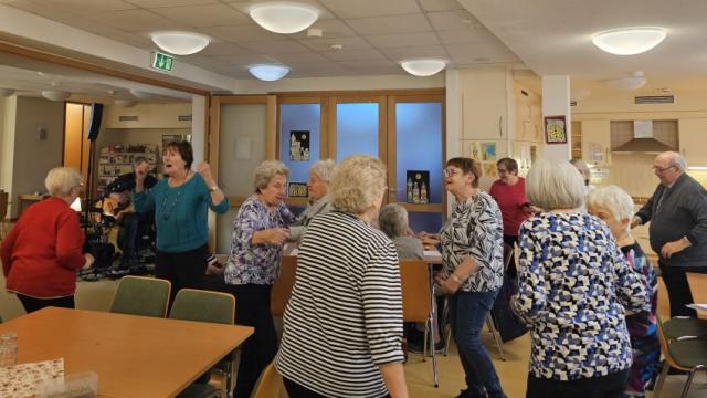 Bei Klassikern wurde schnell die Tanzfläche eröffnet. | Foto: Christiane Koch