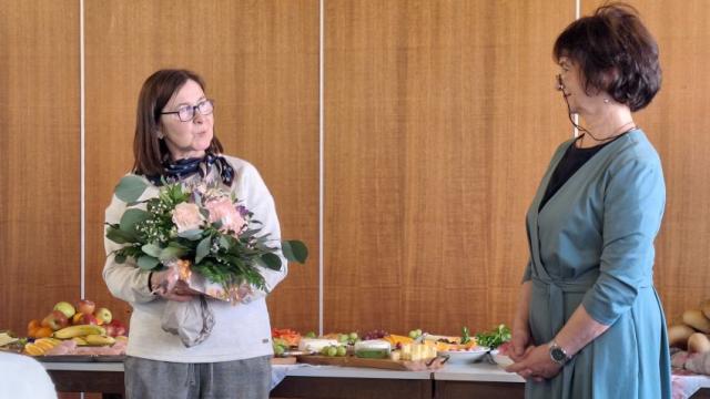 Birgit Müller (l.) und Mathilde Henke wurden als langjährige Caritas-Mitarbeiterinnen in den Ruhestand verabschiedet. | Foto: Johannes Broermann