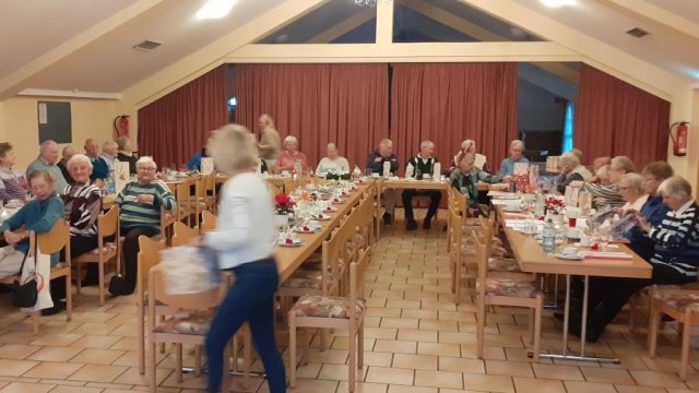 Das Foto zeigt die Weihnachtsfeier in Ebergötzen.