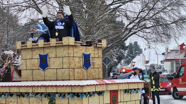 Das Foto zeigt die Karnevalsprinzessin beim Karnevalsumzug in Duderstadt.