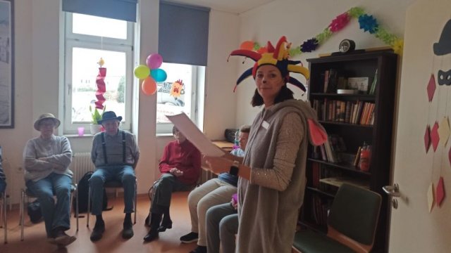 Das Foto zeigt Feiernde in der Tagespflege Duderstadt.