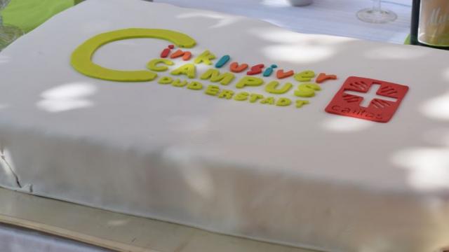 Zum Abschluss gab es die eigens von Sabine van der Grinten angefertigte Campus-Torte. | Foto: Broermann